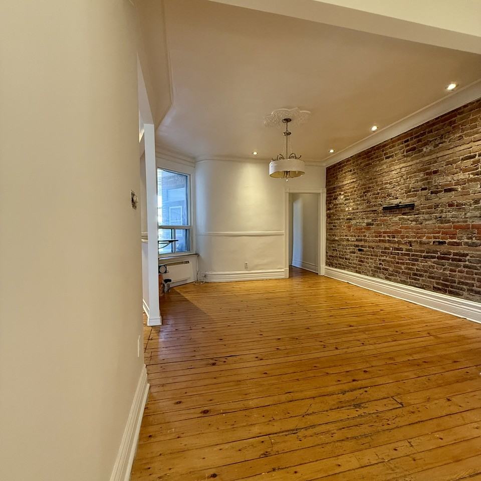 4143-47 rue Clark - Photo 2 of 9