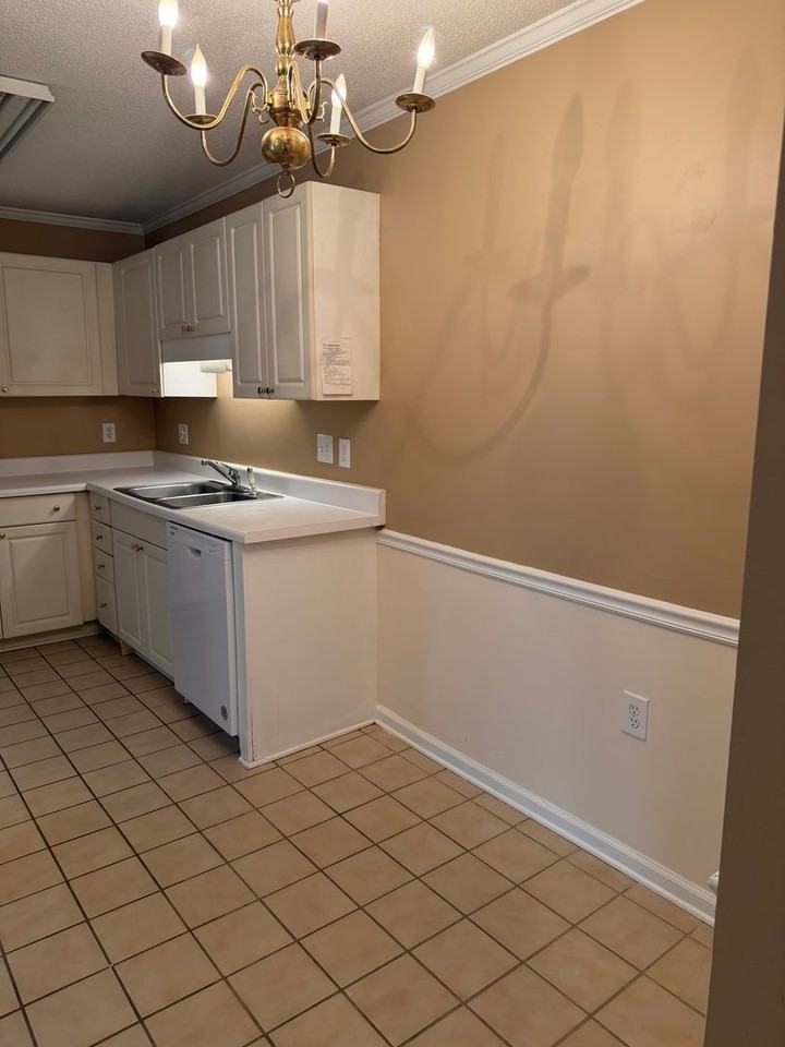 9755 Leyland Dr - Photo 3 of 15