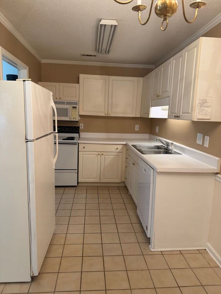 9755 Leyland Dr - Photo 4 of 15