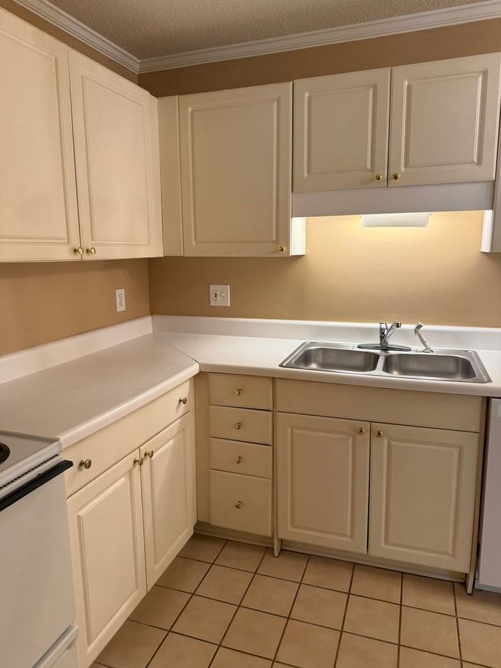 9755 Leyland Dr - Photo 6 of 15