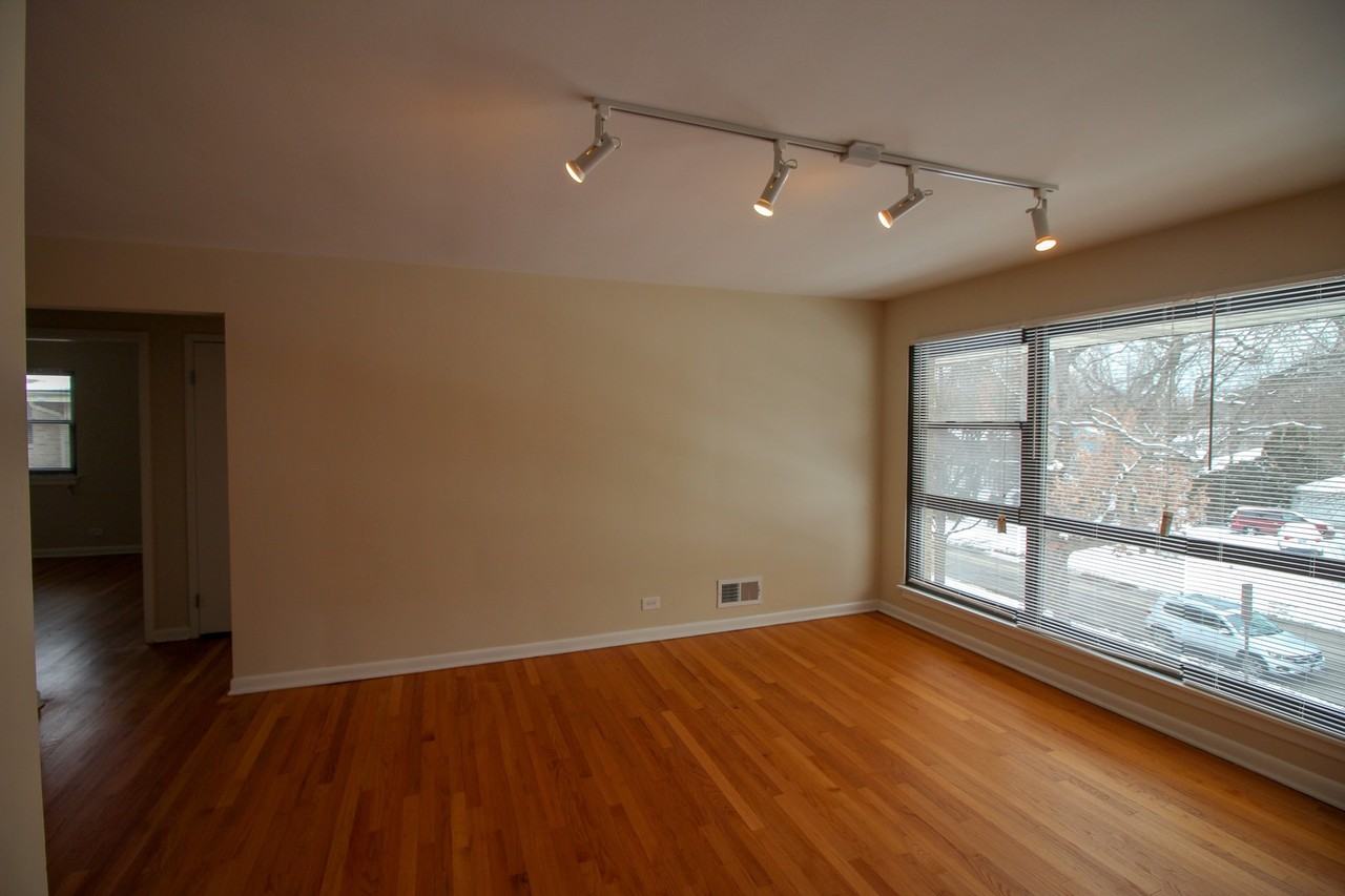 1942 Linden Ave #B - Photo 5 of 10