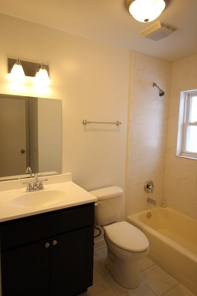 1942 Linden Ave #B - Photo 6 of 10