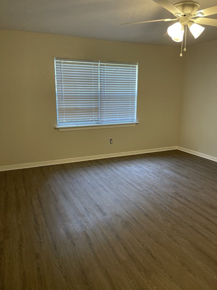 4199 Brewster Rd #B - Photo 5 of 6