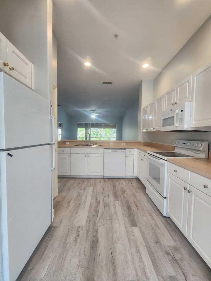 965 Tarpon Cove Driveunit 202 #202 - Photo 5 of 23