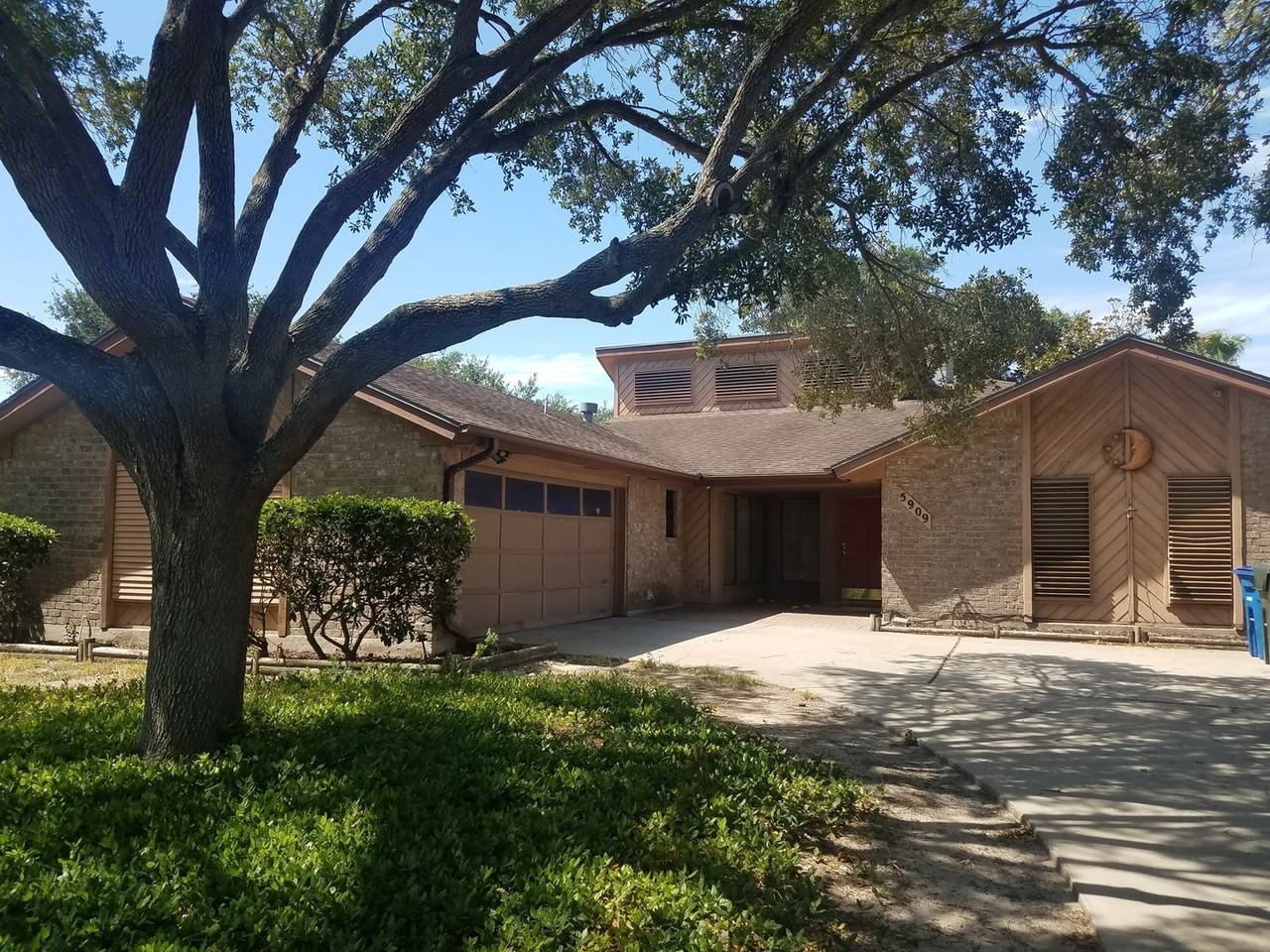 5909 Golden Canyon Dr - Photo 2 of 15