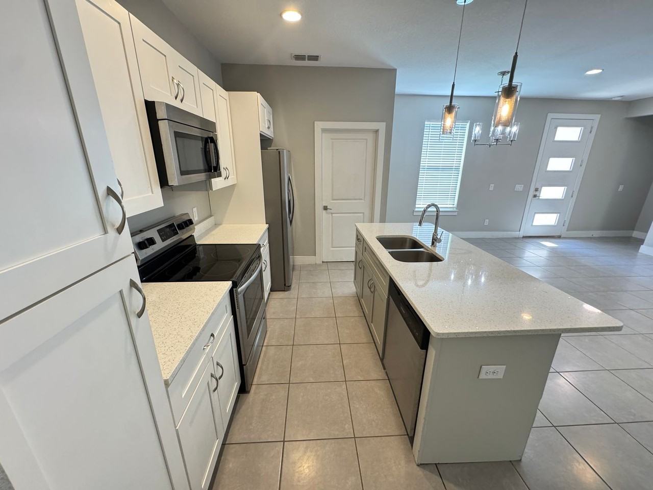 266 Elm Ct - Photo 7 of 34