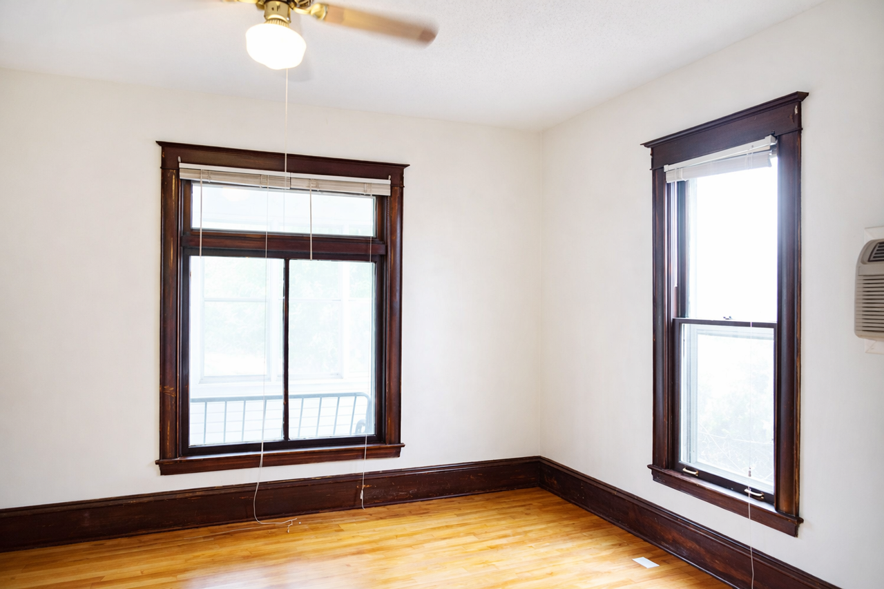 1305 E Hennepin Ave - Photo 3 of 12