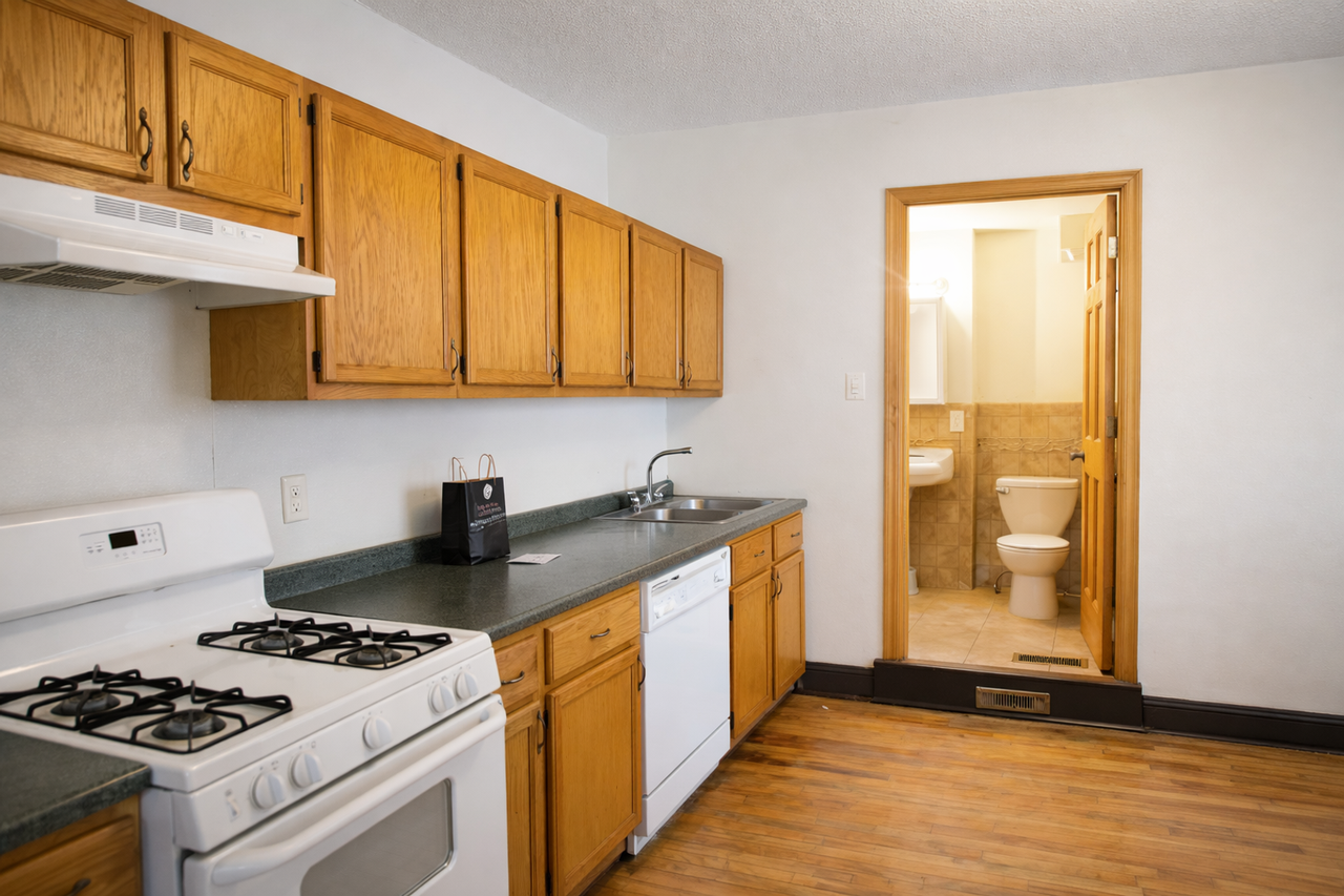 1305 E Hennepin Ave - Photo 5 of 12