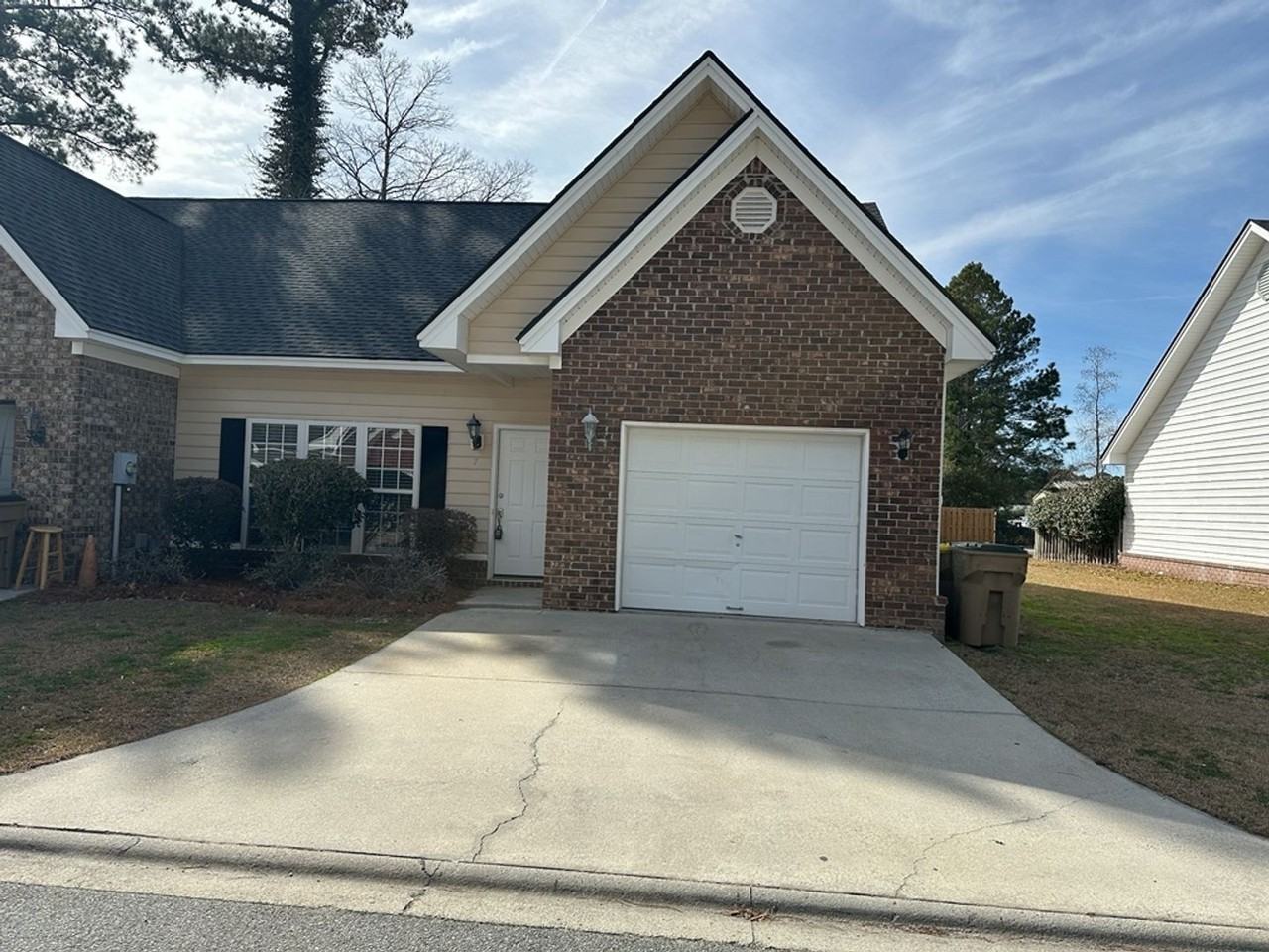 7 Crossing Dr - Photo 2 of 30