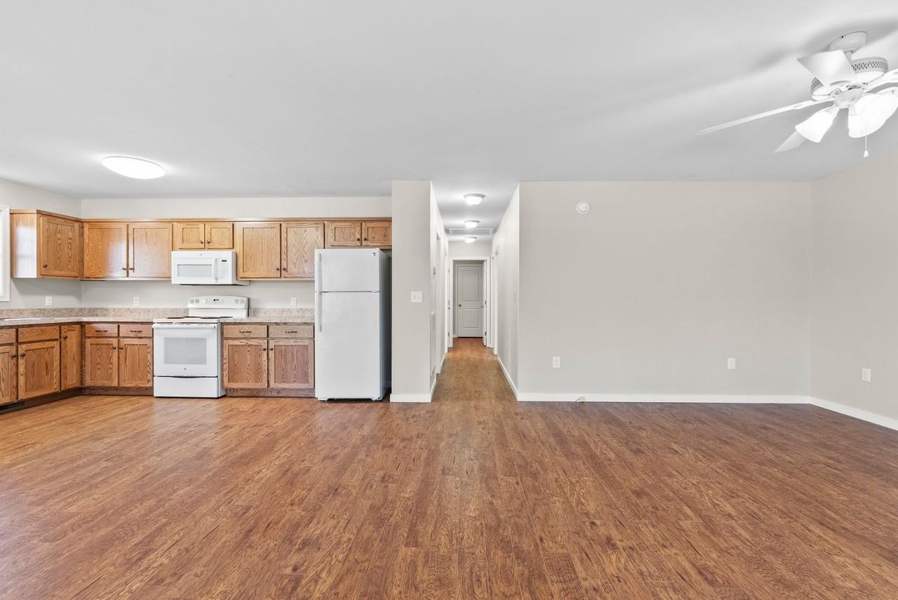 1004 Bragg St - Photo 7 of 36