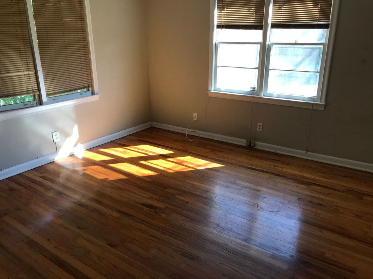 1310 Hancock St - Photo 6 of 8