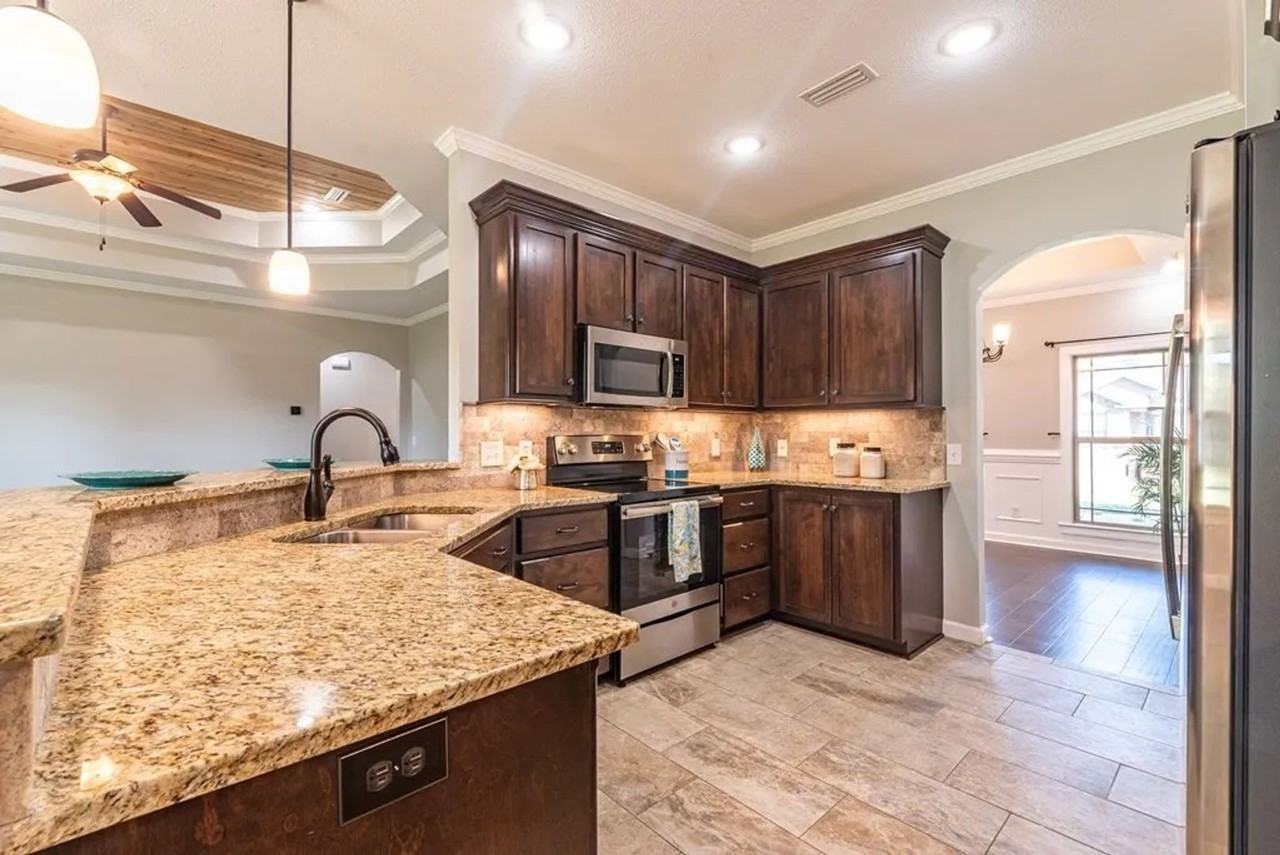 105 Birchwood Pl - Photo 2 of 15