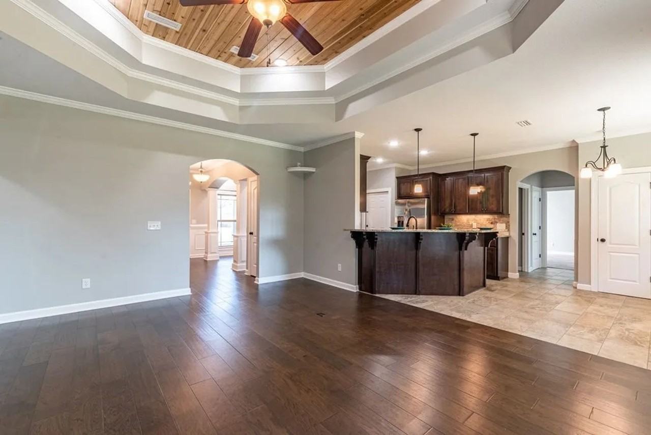 105 Birchwood Pl - Photo 5 of 15