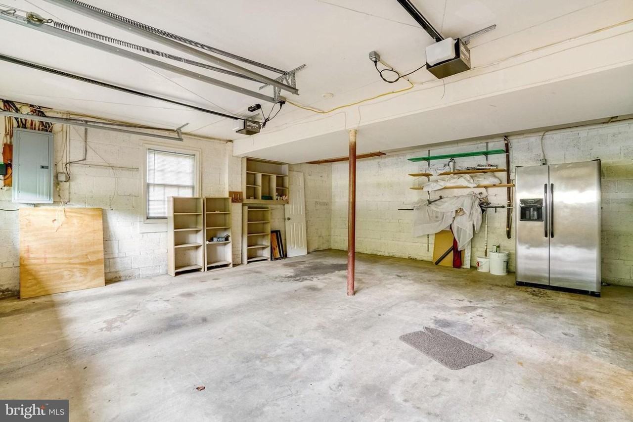 9821 Hampton Ln - Photo 2 of 49