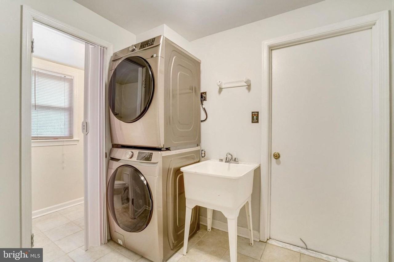 9821 Hampton Ln - Photo 3 of 49