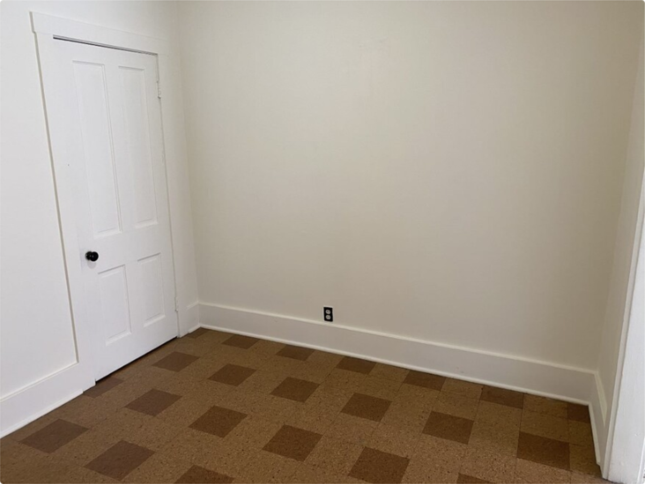 512 W University Ave - Photo 3 of 9