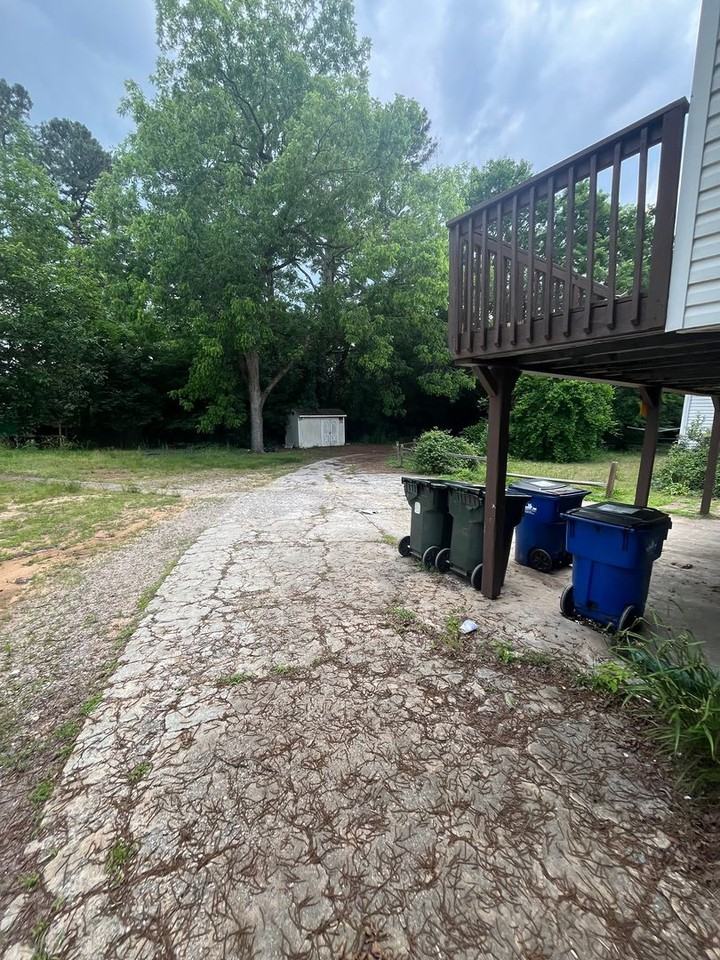 2720 Poole Rd - Photo 4 of 36