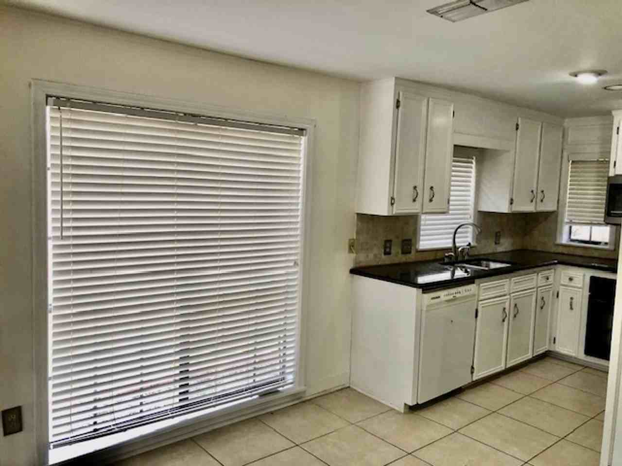 522 S Dresden Ct - Photo 7 of 22