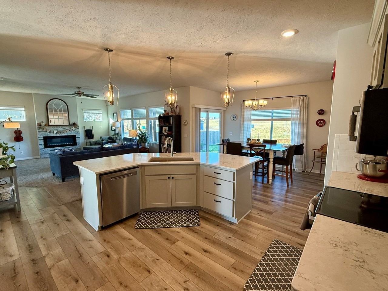 5010 Sheridan Rd - Photo 4 of 33