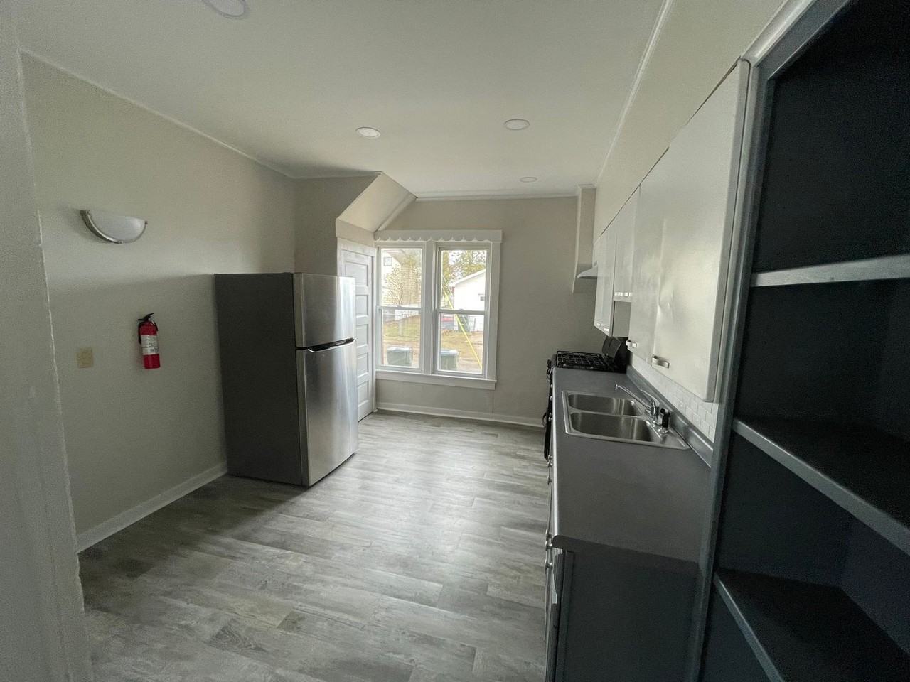 319 N 18th St - Photo 2 of 5