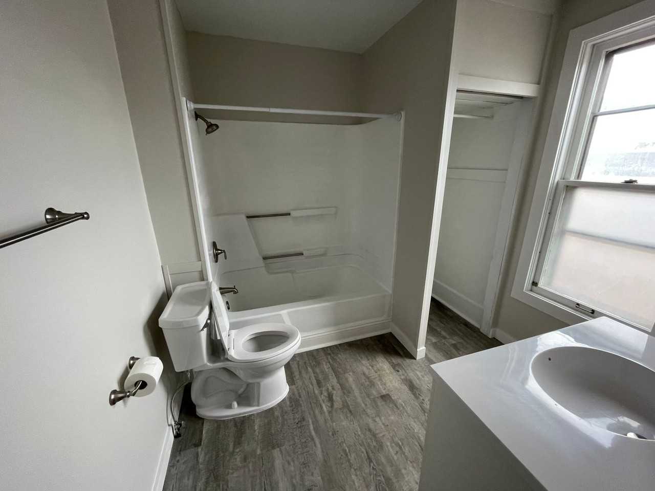 319 N 18th St - Photo 4 of 5