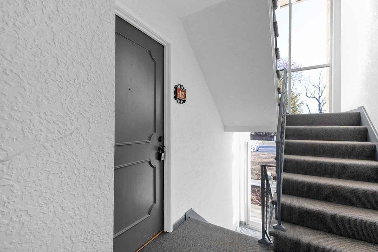 2811 Pembroke Ln - Photo 2 of 16