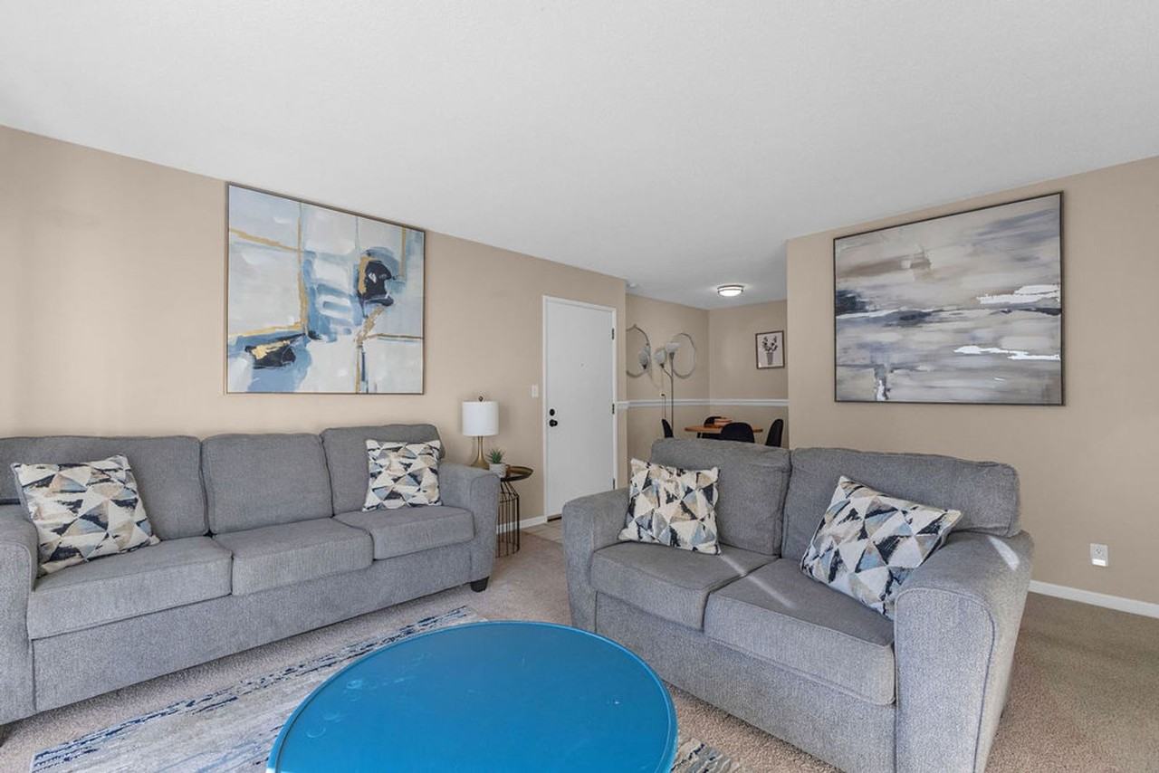 2811 Pembroke Ln - Photo 4 of 16