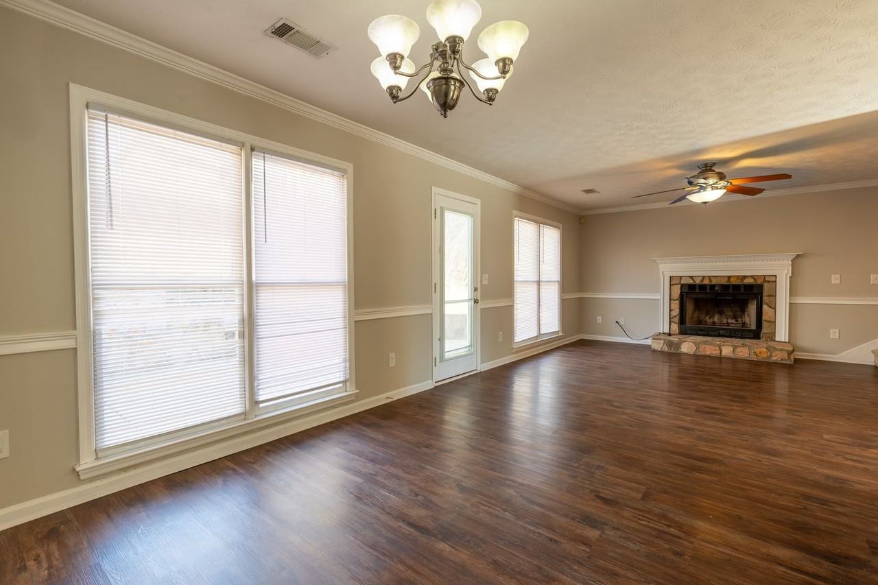 4186 Lindale Ct - Photo 2 of 15