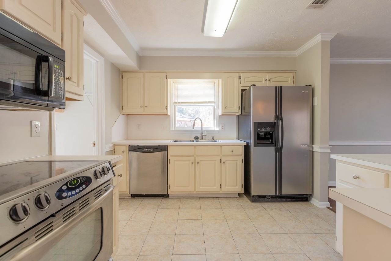 4186 Lindale Ct - Photo 5 of 15