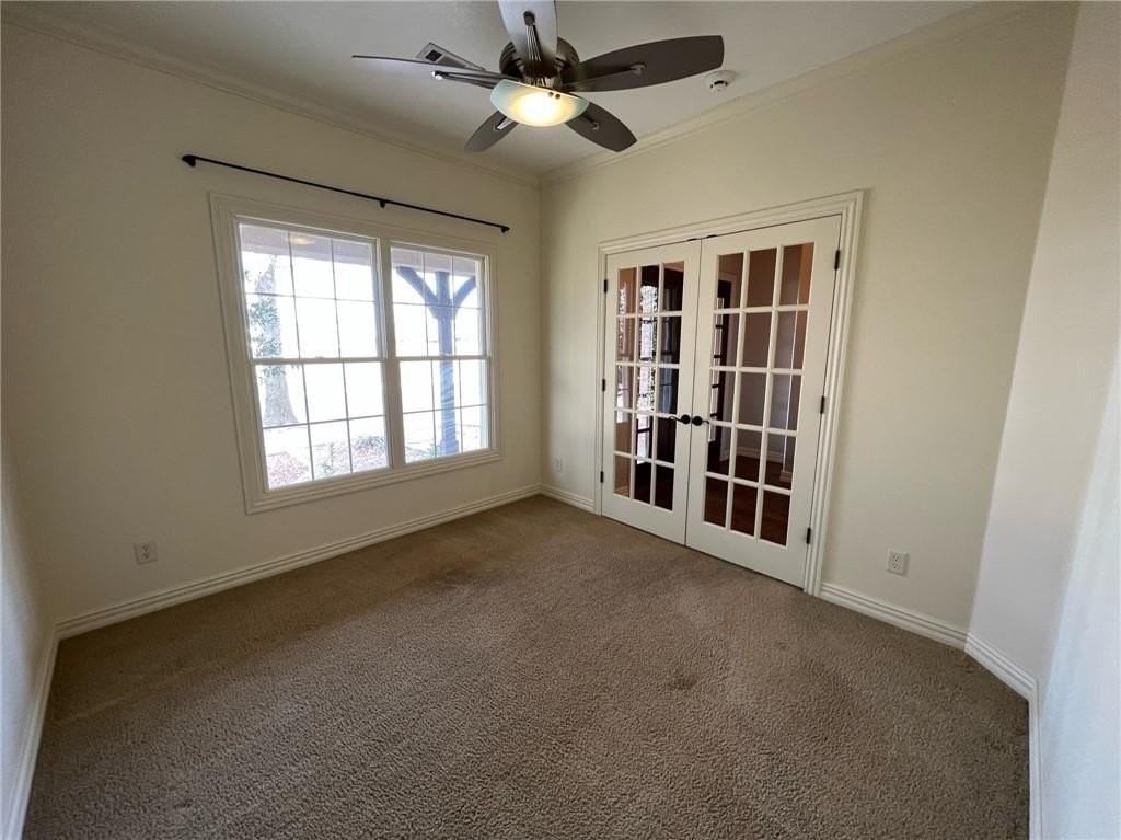 1004 Ne Carnahan Ct - Photo 3 of 40