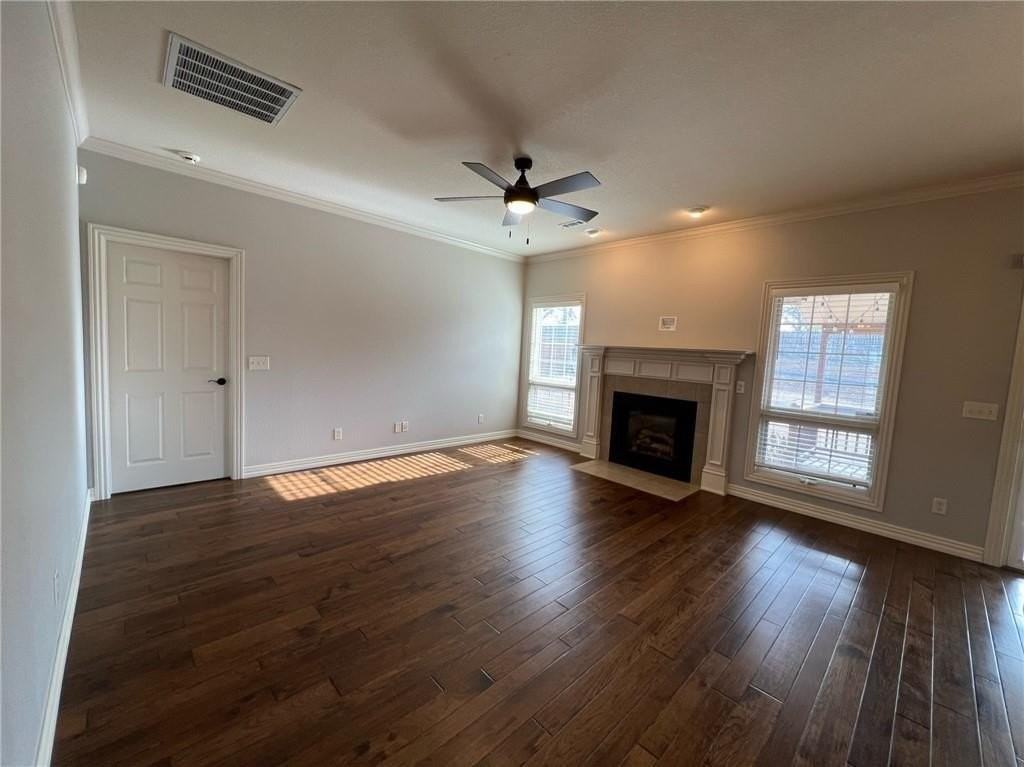 1004 Ne Carnahan Ct - Photo 6 of 40