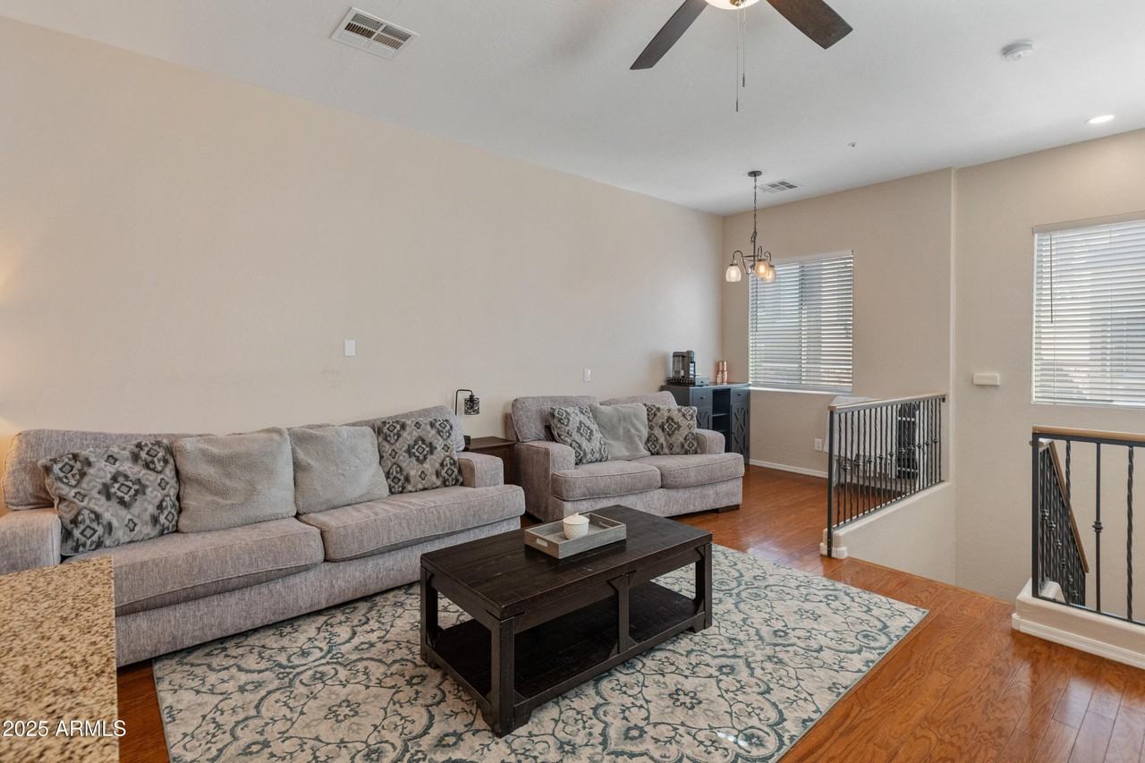 927 W Wendy Way - Photo 6 of 33