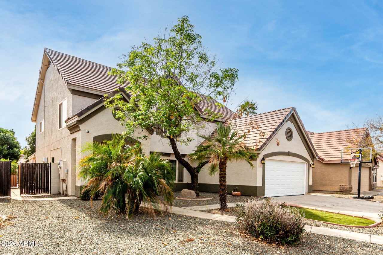 2425 E Westchester Dr - Photo 4 of 50