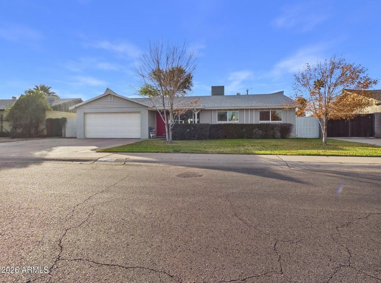 3223 W Joan De Arc Ave - Photo 3 of 24