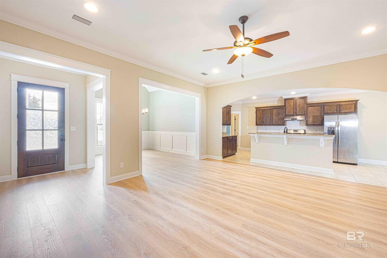 27069 Gramercy Ln - Photo 4 of 26