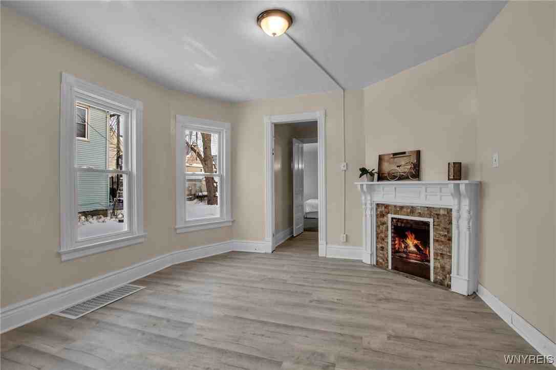 395 Hampshire St - Photo 7 of 23