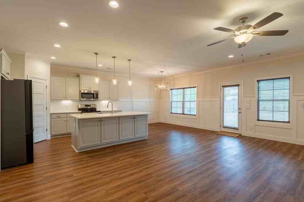 8033 Barton Dr - Photo 5 of 28