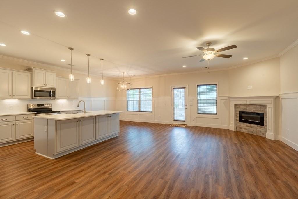 8033 Barton Dr - Photo 7 of 28