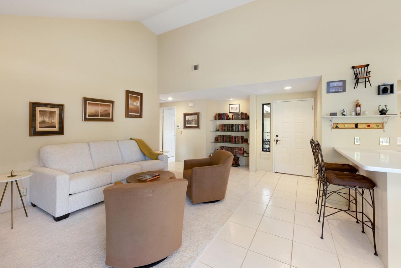 101 Avellino Cir - Photo 7 of 42