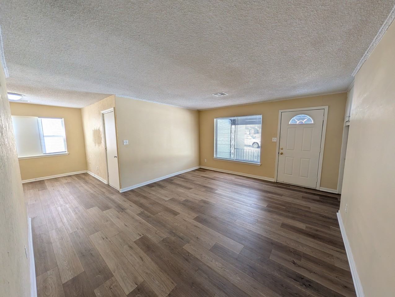 28 W 27th St N #1 - Photo 7 of 11