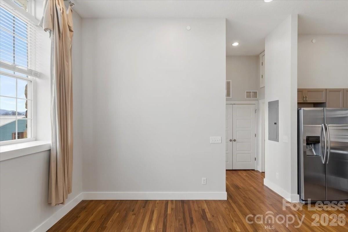 756 Bailey St - Photo 3 of 27