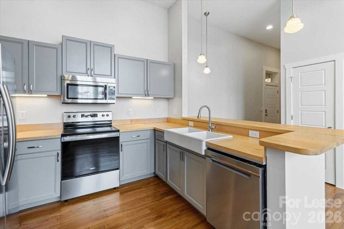 756 Bailey St - Photo 6 of 27