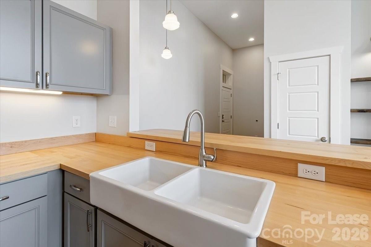 756 Bailey St - Photo 7 of 27