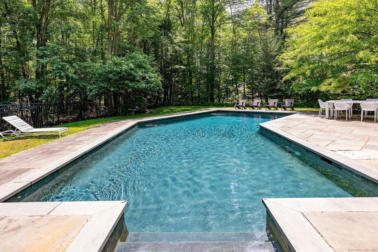 33 Sentry Hill Rd - Photo 3 of 30