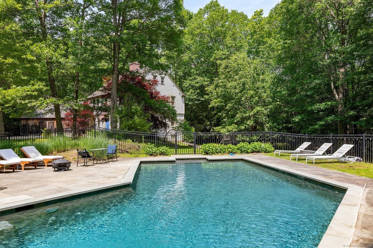 33 Sentry Hill Rd - Photo 4 of 30