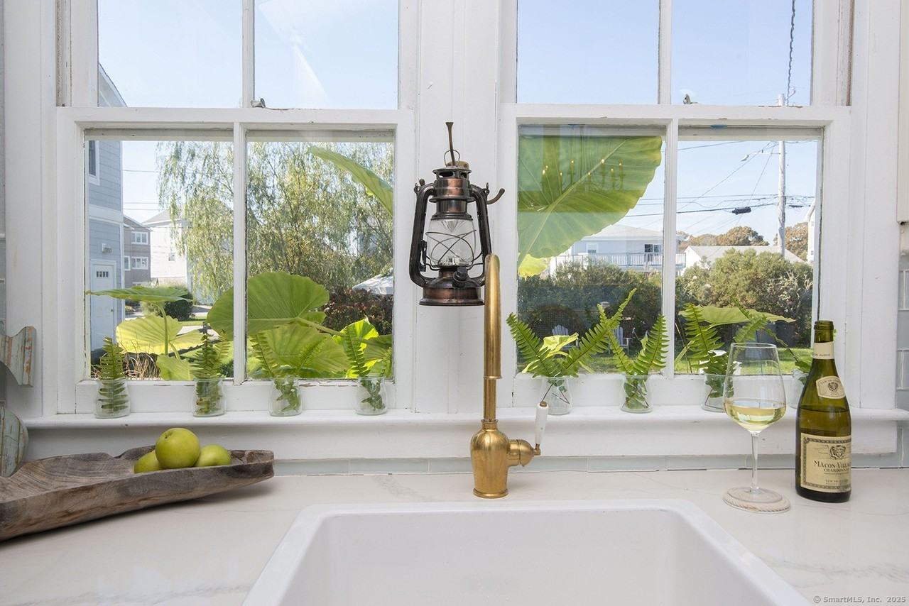 114 Jupiter Point Rd - Photo 7 of 24