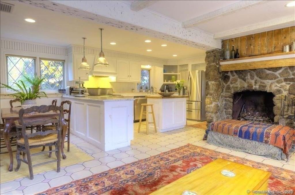 38 Strawberry Rdg - Photo 2 of 15