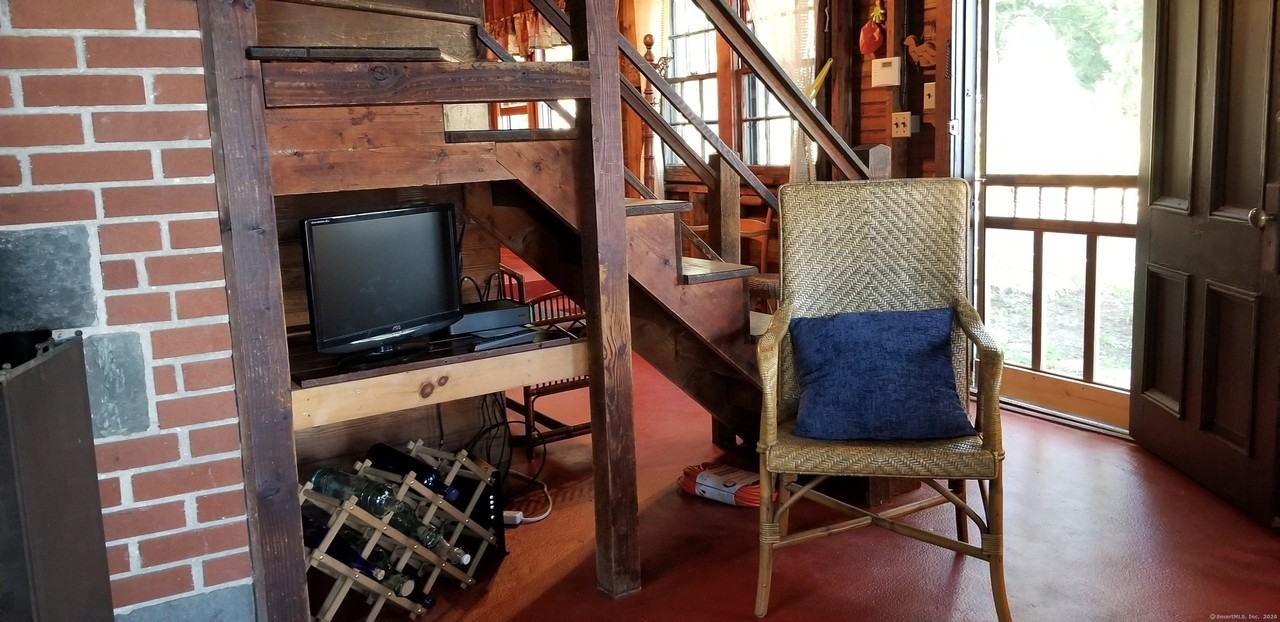 13 Parker Memorial Dr - Photo 5 of 18