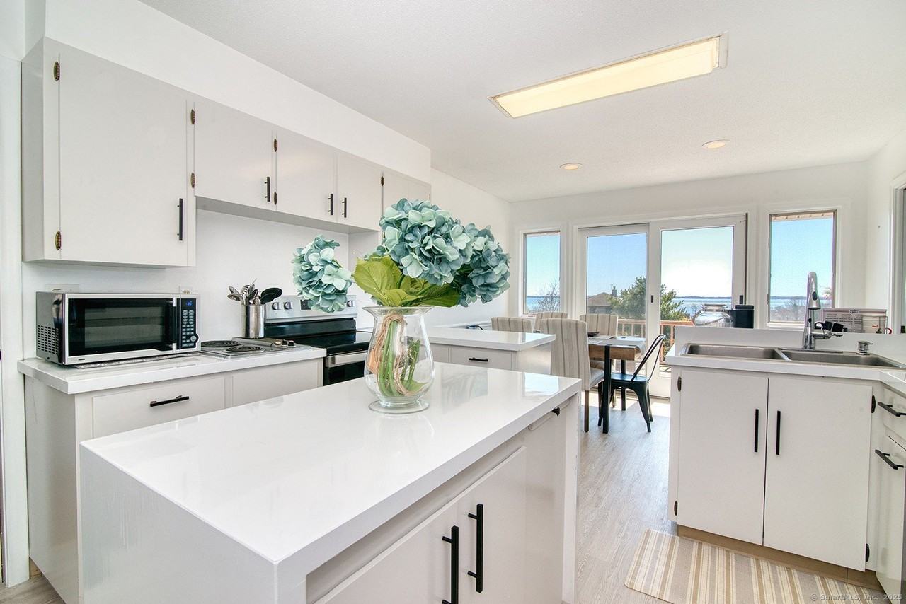 782 Groton Long Point Rd - Photo 2 of 22