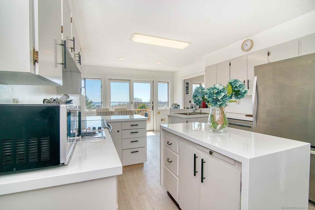 782 Groton Long Point Rd - Photo 3 of 22